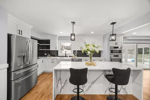 Kitchen - 1000 Delles Rd, Wheaton, IL 60189 photo 1 of 3