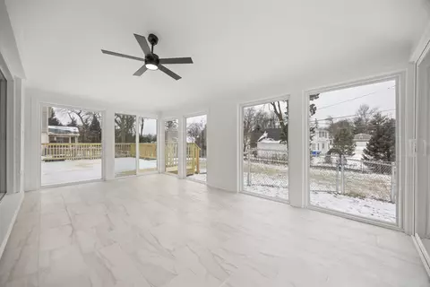 Exterior - 1000 Delles Rd, Wheaton, IL 60189 photo 3 of 4