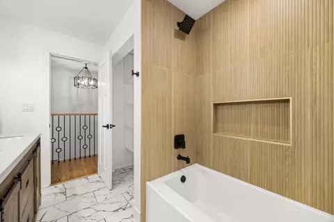 Bath - 1000 Delles Rd, Wheaton, IL 60189 photo 6 of 6
