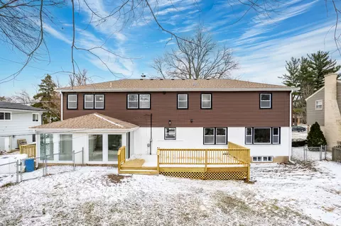 Exterior - 1000 Delles Rd, Wheaton, IL 60189 photo 4 of 4