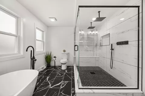 Bath - 1000 Delles Rd, Wheaton, IL 60189 photo 1 of 6