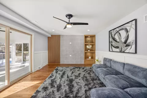 Living - 1000 Delles Rd, Wheaton, IL 60189 photo 3 of 3