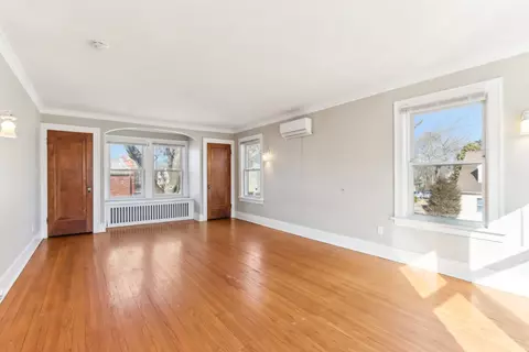 Living - 403 Watson St, Aurora, IL 60505 photo 9 of 11