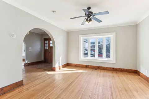 Living - 403 Watson St, Aurora, IL 60505 photo 5 of 11