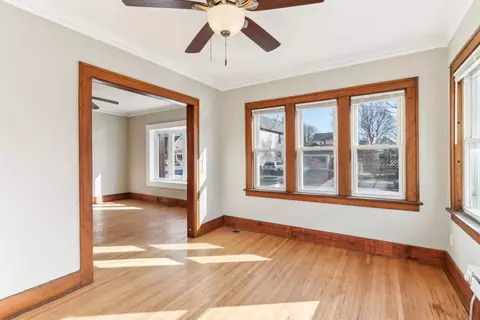 Living - 403 Watson St, Aurora, IL 60505 photo 7 of 11