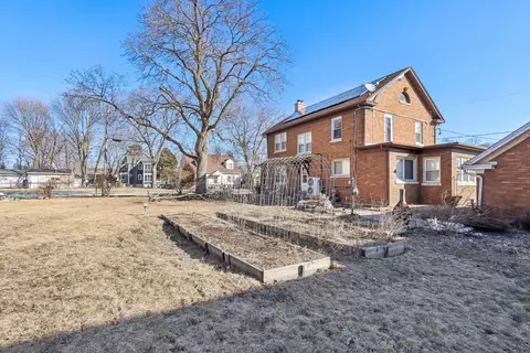 Exterior - 403 Watson St, Aurora, IL 60505 photo 10 of 12