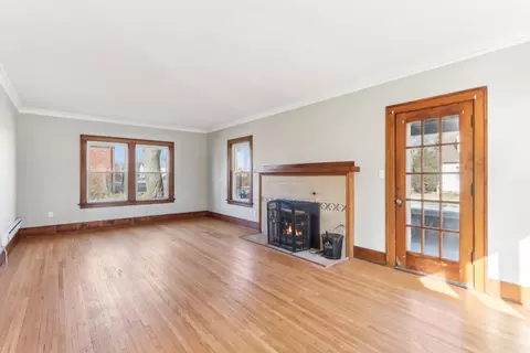 Living - 403 Watson St, Aurora, IL 60505 photo 3 of 11