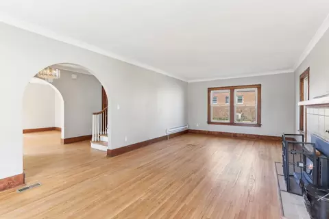 Living - 403 Watson St, Aurora, IL 60505 photo 1 of 11