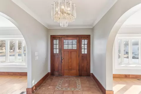 Entry Way - 403 Watson St, Aurora, IL 60505 photo 1 of 4
