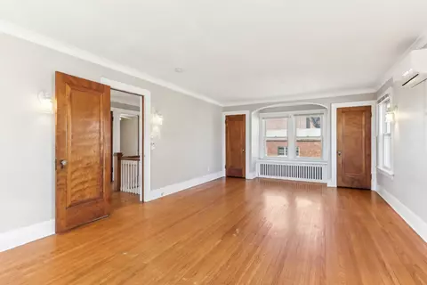Living - 403 Watson St, Aurora, IL 60505 photo 10 of 11