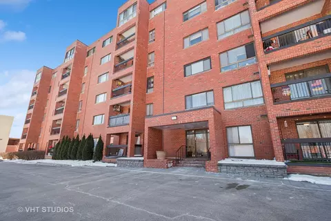 3700 Capri Ct #105, Glenview, IL 60025