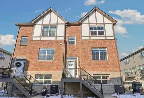 146 S Myrtle Ave, Villa Park, IL 60181