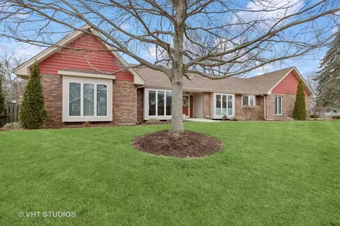 1 Whaler Ct, Third Lake, IL 60030