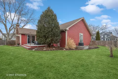 Exterior - 1 Whaler Ct, Third Lake, IL 60030 photo 2 of 3