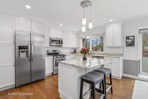 Kitchen - 1 Whaler Ct, Third Lake, IL 60030 photo 1 of 2