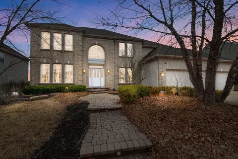 1338 Maple Cir, West Dundee, IL 60118