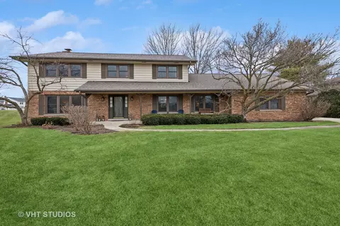 315 Hillside Ct, Schaumburg, IL 60193