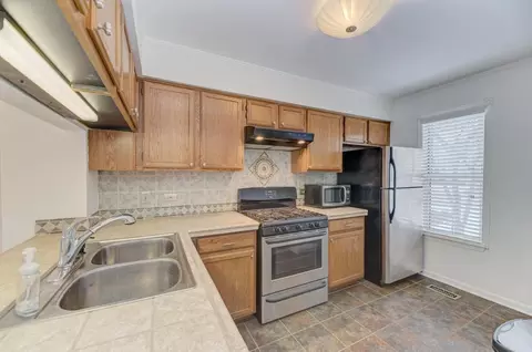 1807 Pebble Beach Cir, Elgin, IL 60123 photo 7