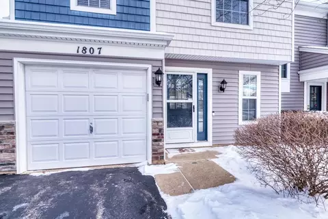 1807 Pebble Beach Cir, Elgin, IL 60123 photo 2