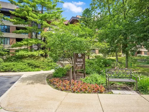 1409 Burr Oak Rd #309A, Hinsdale, IL 60521