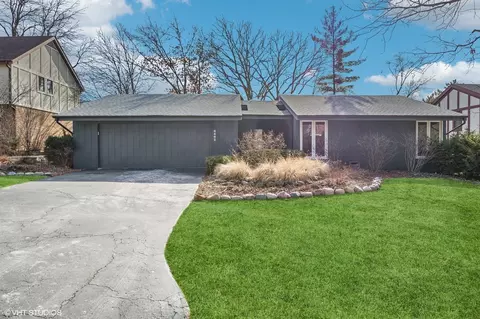 6462 Cherokee Dr, Indian Head Park, IL 60525