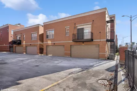 759 W Eastman St #9, Chicago, IL 60610
