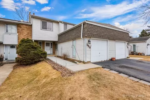 228 Diane Ln, Bolingbrook, IL 60440