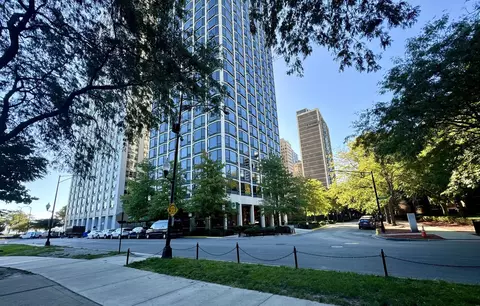 1555 N Astor St #7W, Chicago, IL 60610