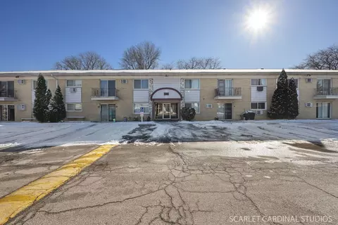 501 Carlysle Dr #6, Clarendon Hills, IL 60514