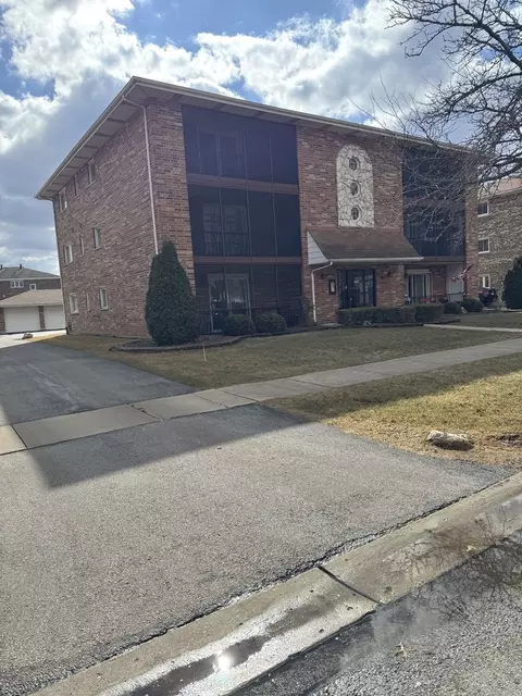 8151 168th Pl #2E, Tinley Park, IL 60477