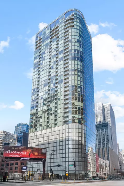 600 N Fairbanks Ct #2502, Chicago, IL 60611