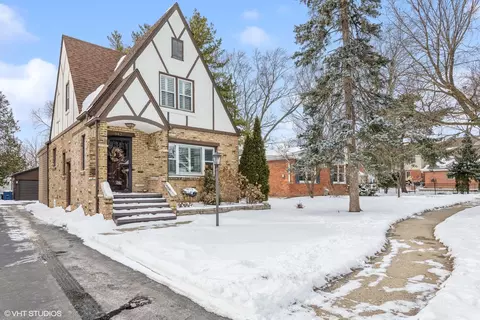 942 Forest Ave, Deerfield, IL 60015
