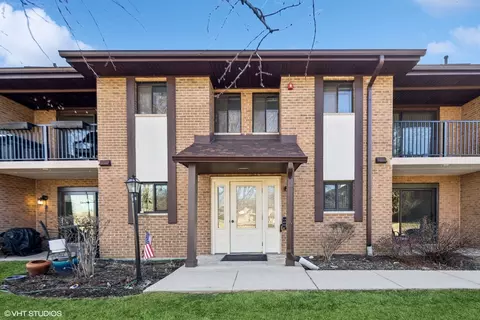 2204 Wharf Dr #2301, Woodridge, IL 60517