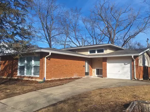 411 Douglas St, Park Forest, IL 60466