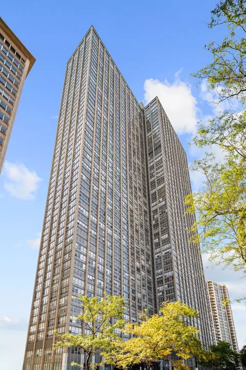 655 W Irving Park Rd #4112, Chicago, IL 60613