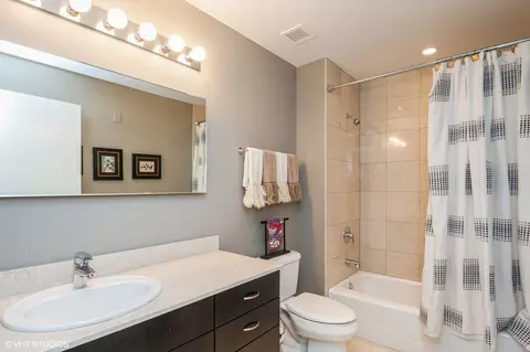 8 E Randolph St #2008, Chicago, IL 60601 photo 17