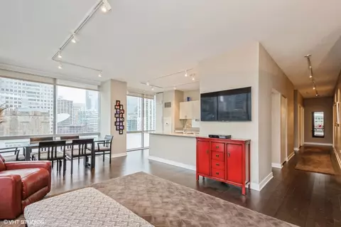8 E Randolph St #2008, Chicago, IL 60601 photo 2