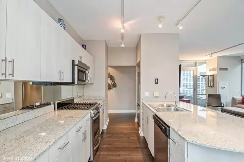 8 E Randolph St #2008, Chicago, IL 60601 photo 6