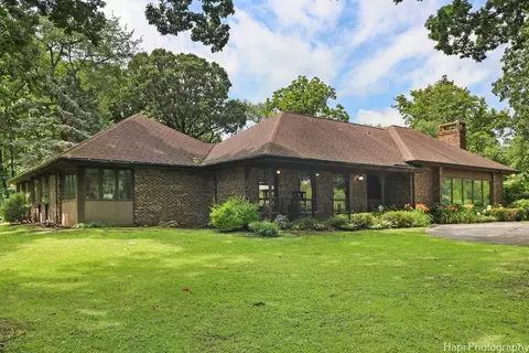 158 Algonquin Rd # B, Barrington Hills, IL 60010