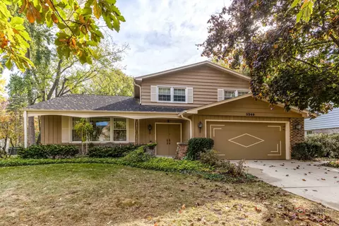 3249 River Falls Dr, Northbrook, IL 60062