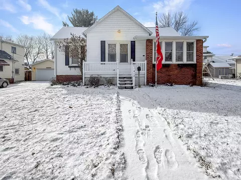 412 E Belle Ave, Rantoul, IL 61866 photo 2
