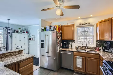 Kitchen - 1565 Niccon Trl, Algonquin, IL 60102 photo 1 of 2