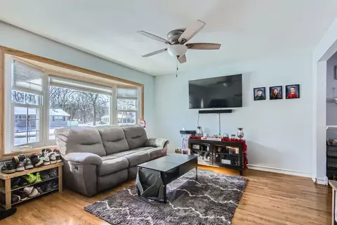 Living - 1565 Niccon Trl, Algonquin, IL 60102 photo 1 of 1