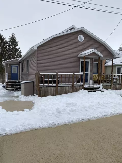 109 N Roberts St, Mark, IL 61340