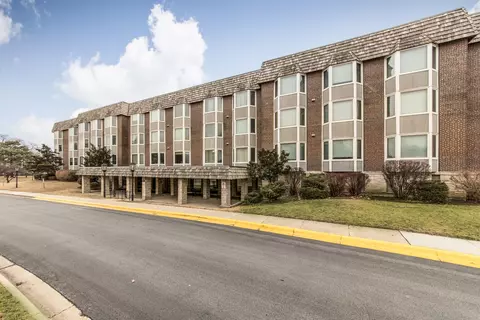 400 Ascot Dr #1H, Park Ridge, IL 60068