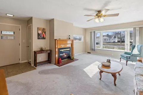 Living - 680 S Fraser Ave, Kankakee, IL 60901 photo 2 of 2