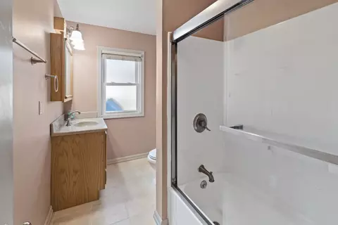 Bath - 680 S Fraser Ave, Kankakee, IL 60901 photo 1 of 2