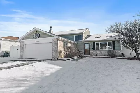 2840 Briarcliff Ln, Lake In The Hills, IL 60156
