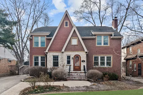 423 Mckinley Ave, Libertyville, IL 60048