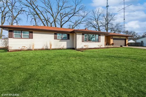 326 S Douglas Dr, Bradley, IL 60915
